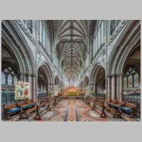 Lichfield Cathedral, photo Diliff, Wikipedia,2.jpg